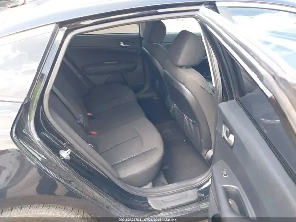5XXGT4L34JG256502 2018 KIA OPTIMA - Image 8