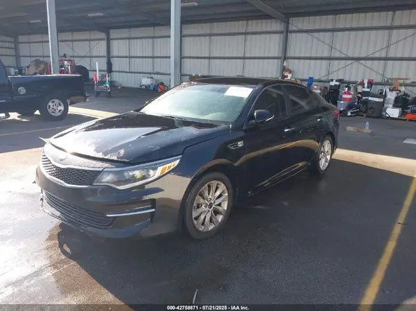 5XXGT4L34JG257147 2018 KIA OPTIMA - Image 2