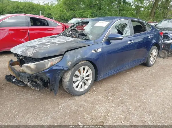5XXGT4L34JG257715 2018 KIA OPTIMA - Image 2