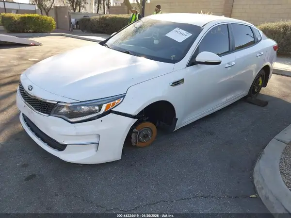 5XXGT4L34JG259755 2018 KIA OPTIMA - Image 2