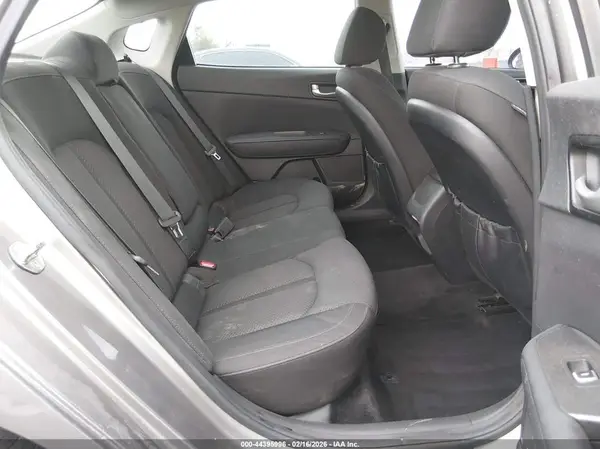 5XXGT4L34JG261568 2018 KIA OPTIMA - Image 8
