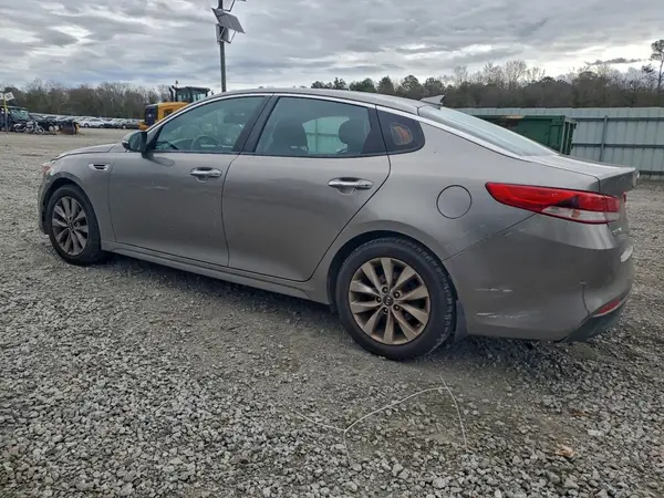 5XXGT4L34JG261585 2018 KIA OPTIMA - Image 2