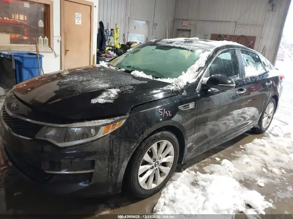 5XXGT4L34JG262607 2018 KIA OPTIMA - Image 2