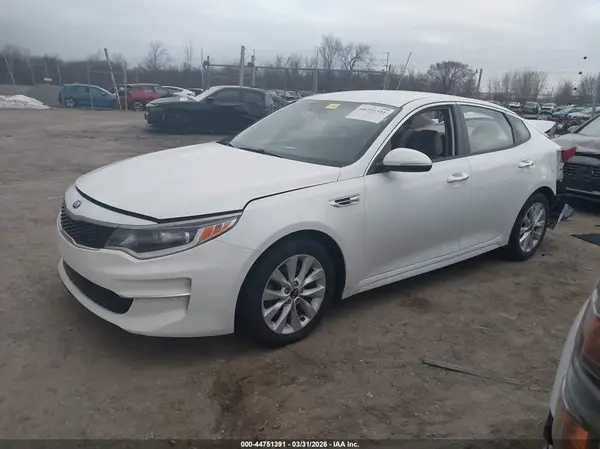 5XXGT4L34JG262820 2018 KIA OPTIMA - Image 2
