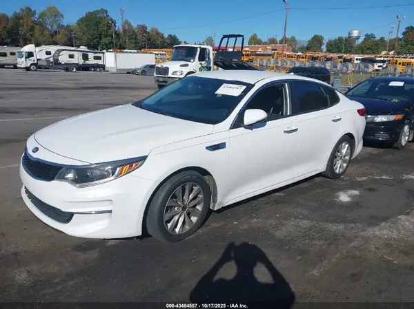 5XXGT4L34JG263580 2018 KIA OPTIMA - Image 2