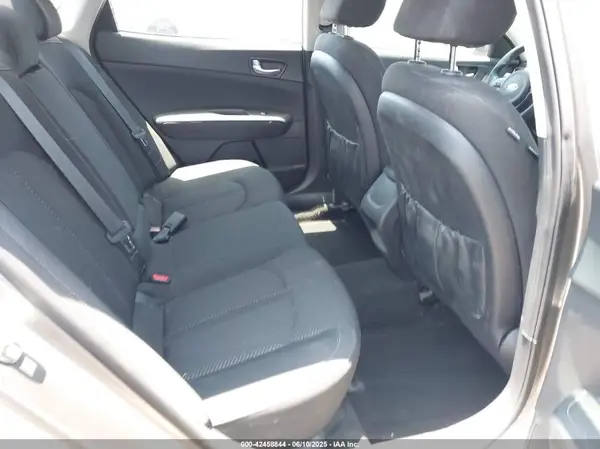 5XXGT4L34JG266575 2018 KIA OPTIMA - Image 8