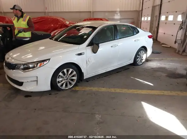 5XXGT4L34JG269296 2018 KIA OPTIMA - Image 2