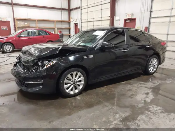 5XXGT4L34JG270920 2018 KIA OPTIMA - Image 2