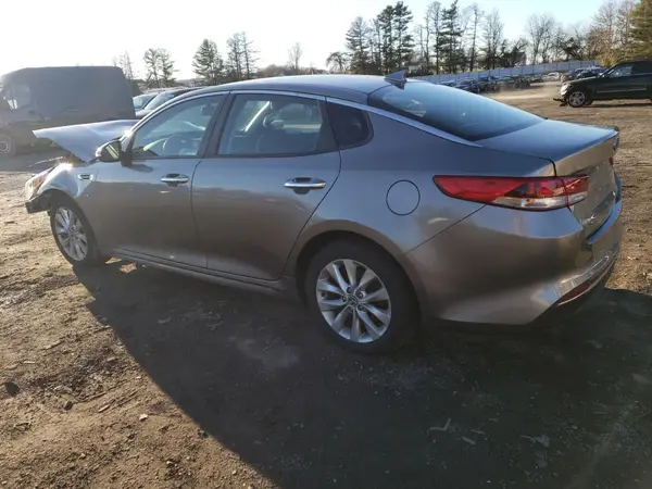 5XXGT4L34JG271582 2018 KIA OPTIMA - Image 2
