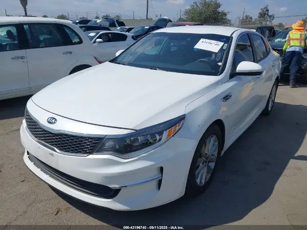5XXGT4L34JG272974 2018 KIA OPTIMA - Image 2
