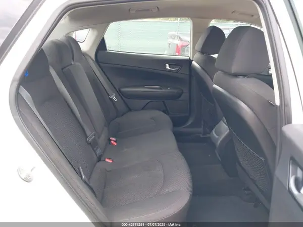 5XXGT4L34KG275634 2019 KIA OPTIMA - Image 8