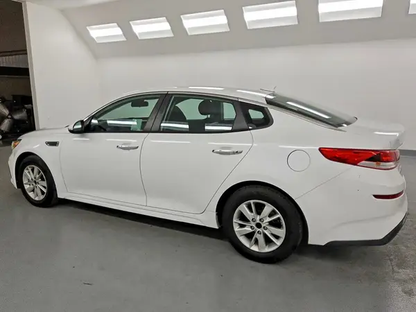5XXGT4L34KG283636 2019 KIA OPTIMA - Image 2