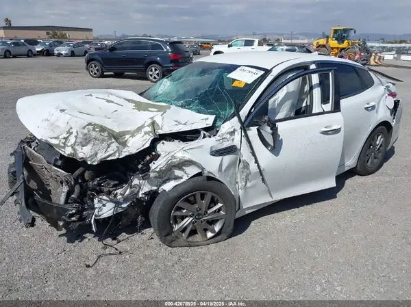 5XXGT4L34KG288352 2019 KIA OPTIMA - Image 2