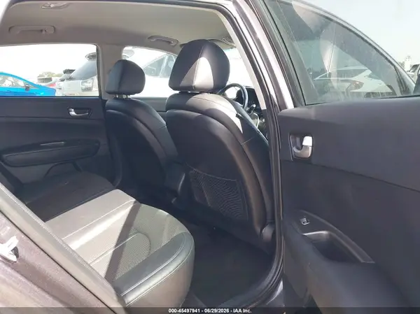 5XXGT4L34KG300869 2019 KIA OPTIMA - Image 8