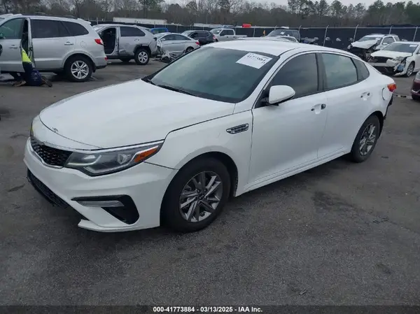 5XXGT4L34KG321043 2019 KIA OPTIMA - Image 2