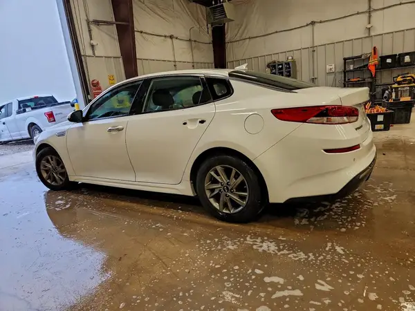 5XXGT4L34KG327229 2019 KIA OPTIMA - Image 2