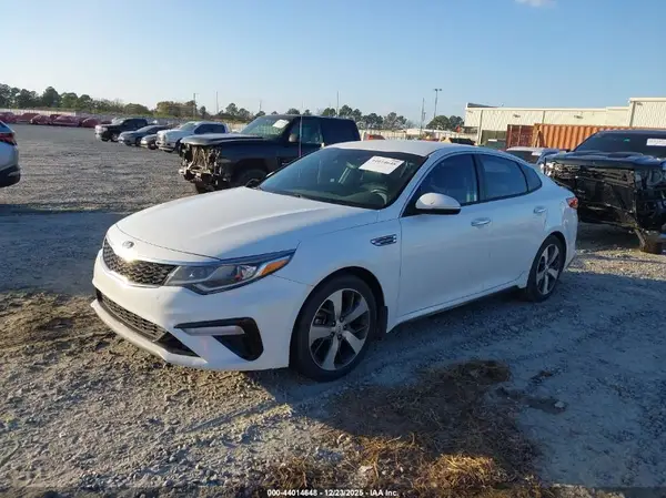 5XXGT4L34KG327649 2019 KIA OPTIMA - Image 2