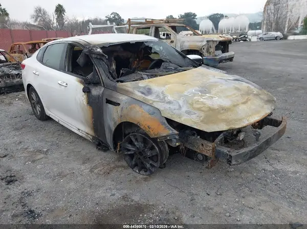 5XXGT4L34KG333211 2019 KIA OPTIMA - Image 1