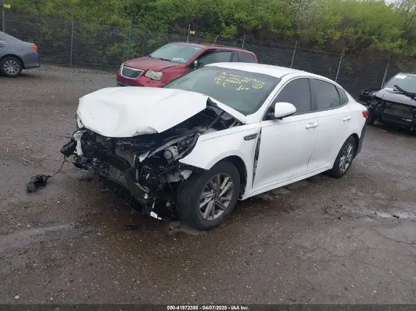 5XXGT4L34KG343284 2019 KIA OPTIMA - Image 2