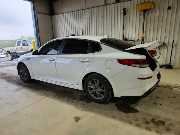5XXGT4L34KG349084 2019 KIA OPTIMA - Image 2