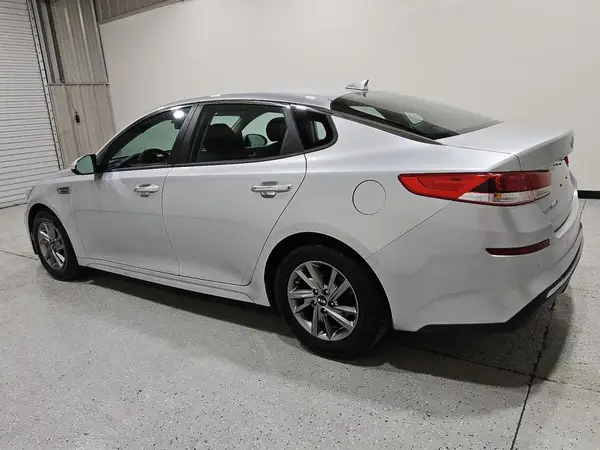 5XXGT4L34KG358349 2019 KIA OPTIMA - Image 2