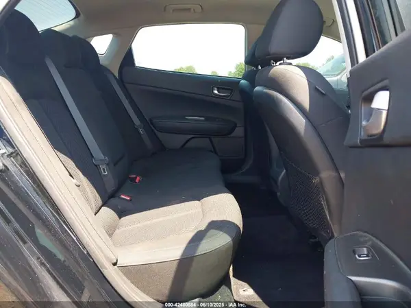 5XXGT4L34KG377175 2019 KIA OPTIMA - Image 8