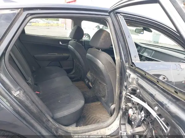 5XXGT4L34KG377810 2019 KIA OPTIMA - Image 8