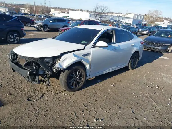 5XXGT4L34LG385956 2020 KIA OPTIMA - Image 2