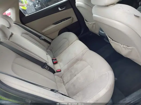 5XXGT4L35GG001978 2016 KIA OPTIMA - Image 8