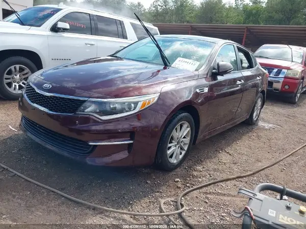 5XXGT4L35GG011555 2016 KIA OPTIMA - Image 2