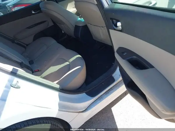 5XXGT4L35GG037444 2016 KIA OPTIMA - Image 8