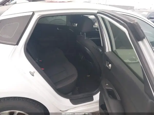 5XXGT4L35GG039629 2016 KIA OPTIMA - Image 8