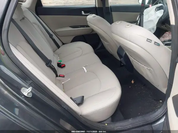 5XXGT4L35GG062117 2016 KIA OPTIMA - Image 8