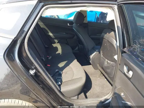 5XXGT4L35GG108061 2016 KIA OPTIMA - Image 8