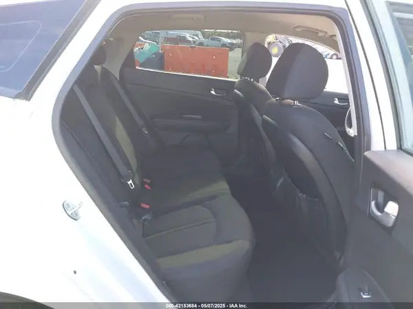 5XXGT4L35GG120923 2016 KIA OPTIMA - Image 8