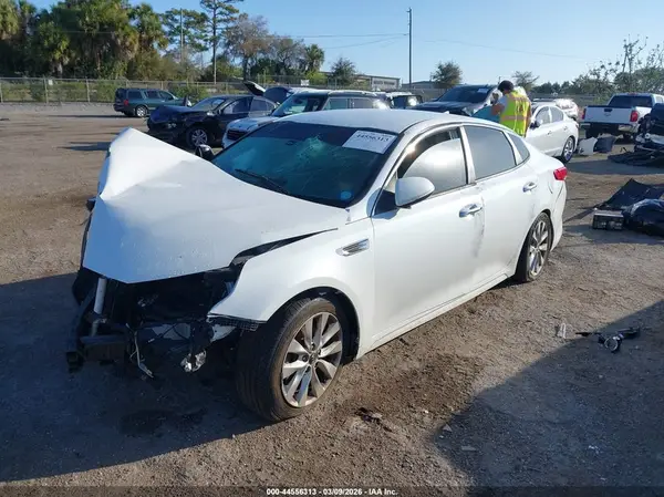 5XXGT4L35HG123595 2017 KIA OPTIMA - Image 2
