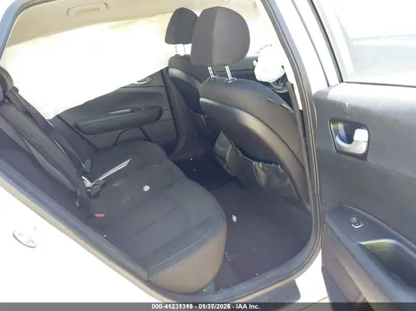 5XXGT4L35HG125508 2017 KIA OPTIMA - Image 8