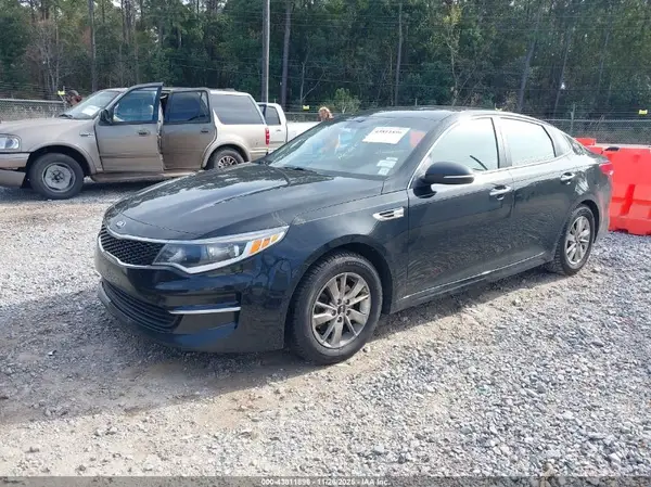 5XXGT4L35HG152790 2017 KIA OPTIMA - Image 2
