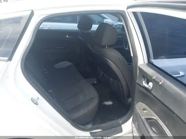 5XXGT4L35HG154202 2017 KIA OPTIMA - Image 8