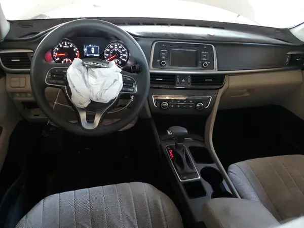5XXGT4L35HG161568 2017 KIA OPTIMA - Image 8