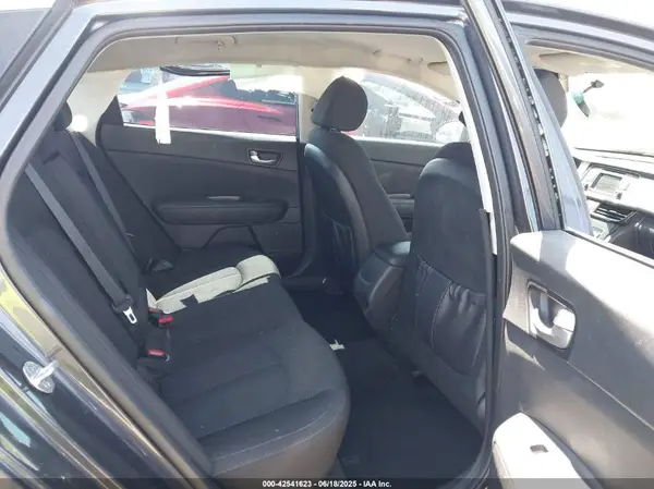 5XXGT4L35HG173557 2017 KIA OPTIMA - Image 8