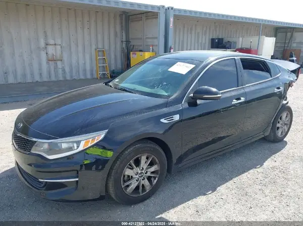 5XXGT4L35JG179378 2018 KIA OPTIMA - Image 2