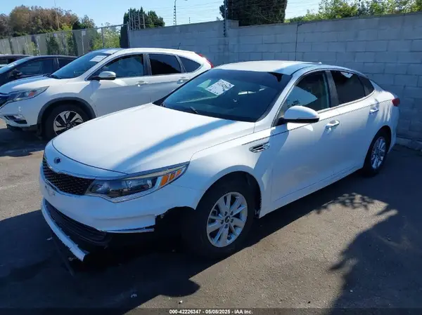 5XXGT4L35JG180031 2018 KIA OPTIMA - Image 2