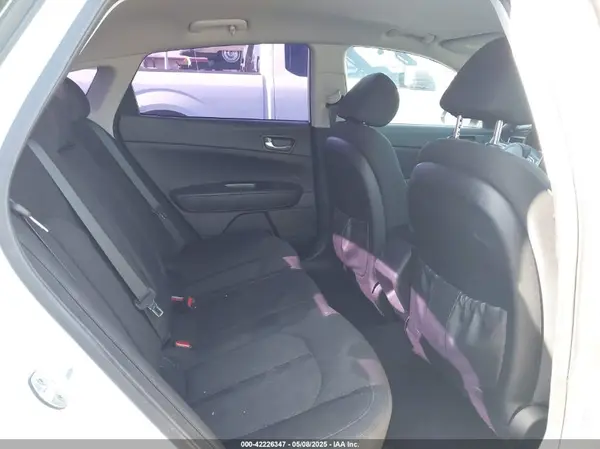5XXGT4L35JG180031 2018 KIA OPTIMA - Image 8