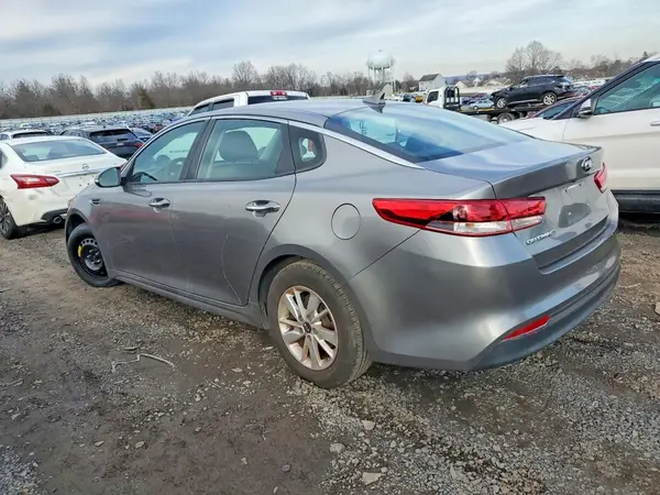 5XXGT4L35JG183883 2018 KIA OPTIMA - Image 2