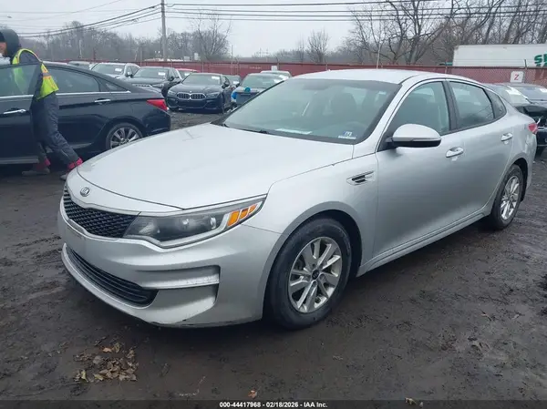 5XXGT4L35JG186380 2018 KIA OPTIMA - Image 2