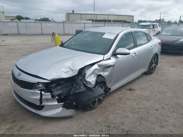 5XXGT4L35JG186427 2018 KIA OPTIMA - Image 2