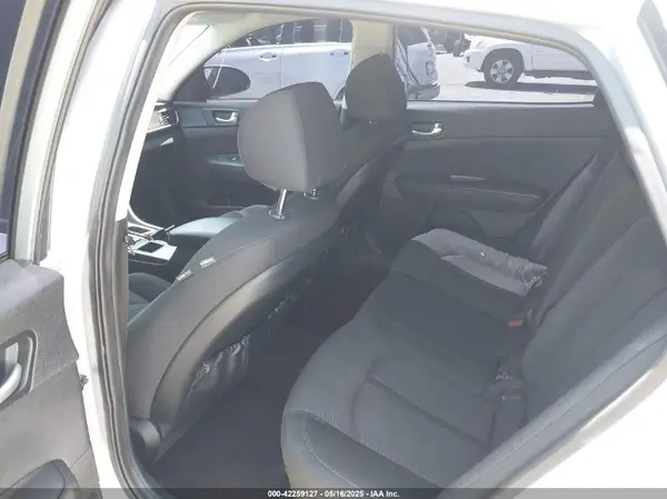 5XXGT4L35JG198934 2018 KIA OPTIMA - Image 8