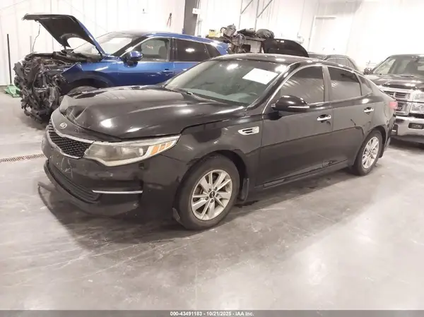 5XXGT4L35JG203761 2018 KIA OPTIMA - Image 2