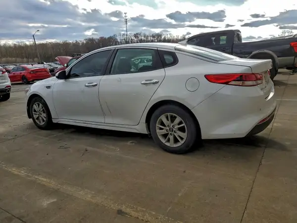 5XXGT4L35JG204585 2018 KIA OPTIMA - Image 2
